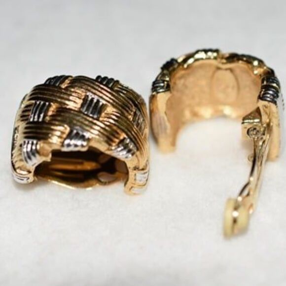 Vintage Carolee Stamped Gold/Silver Tone Weave Pattern Clip On 1970's Earring - Picture 4 of 5